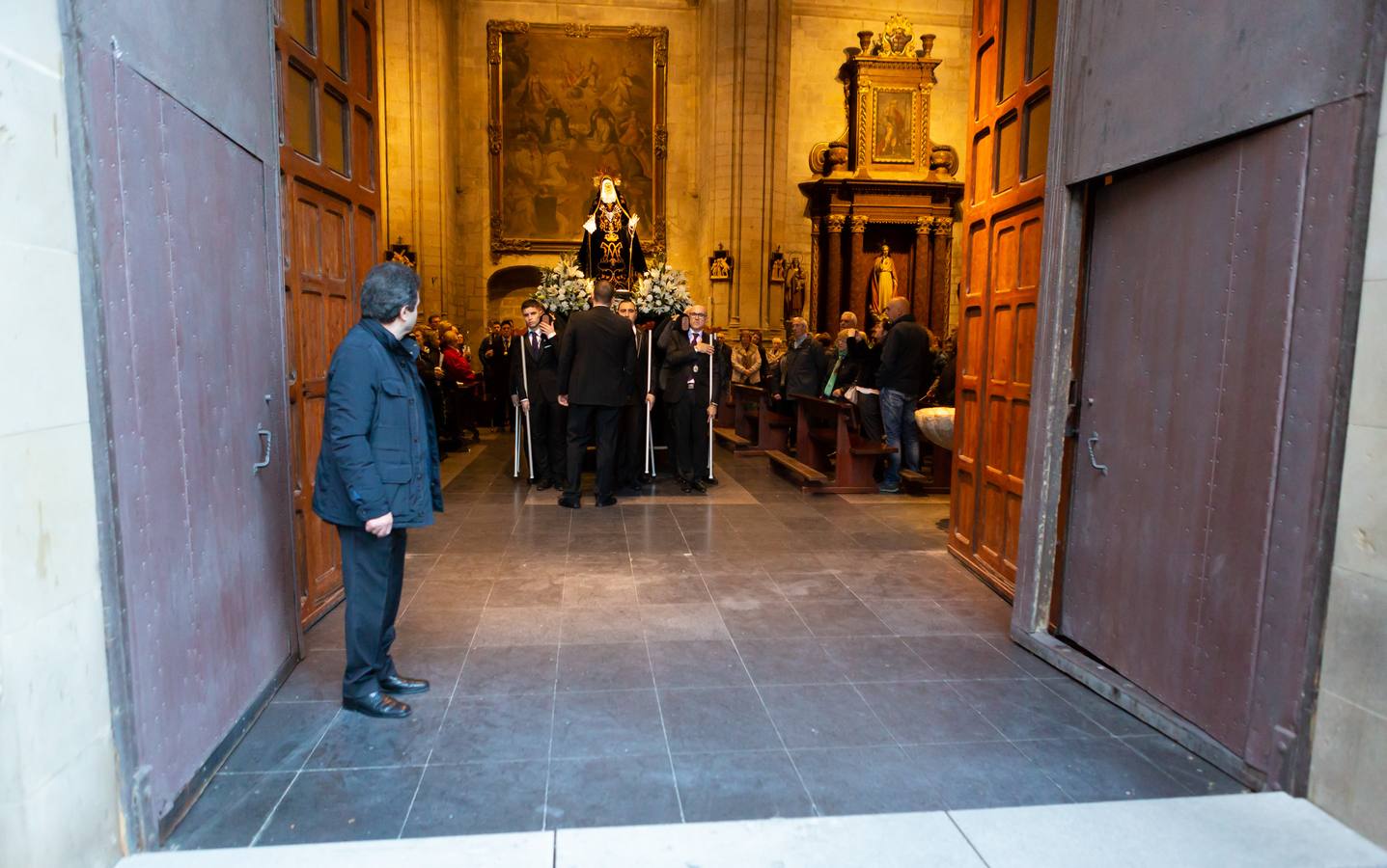 Fotos: La procesión del Viernes de Dolor en Logroño