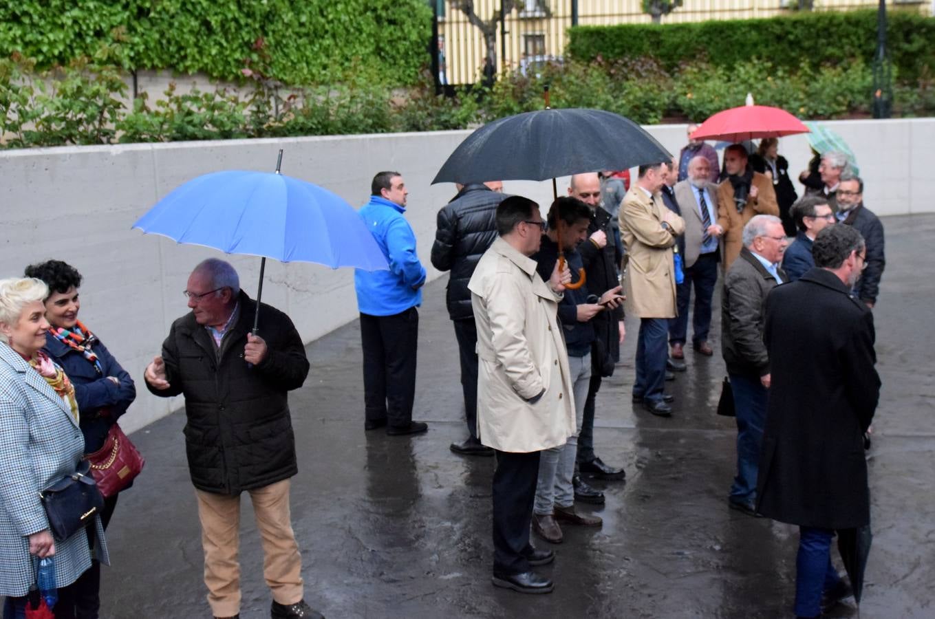 Fotos: La lluvia obliga a suspender el Vía Crucis del Cautivo