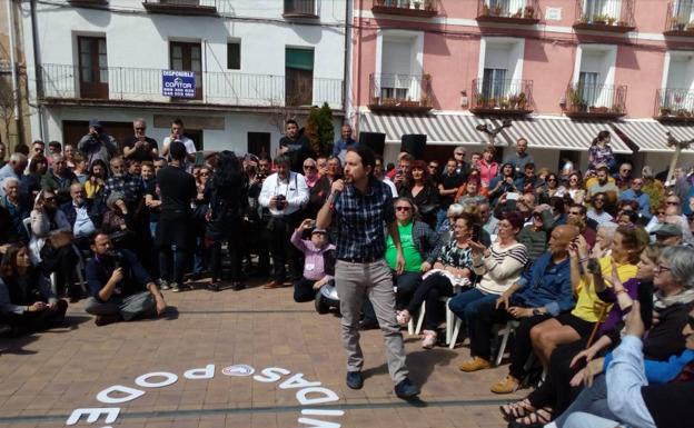 Pablo Iglesias se dirige al público asistente durante su intervención.