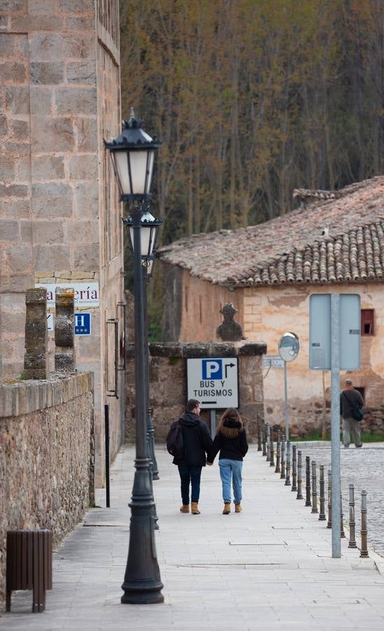 Muchos visitantes encontraron los monasterios cerrados.