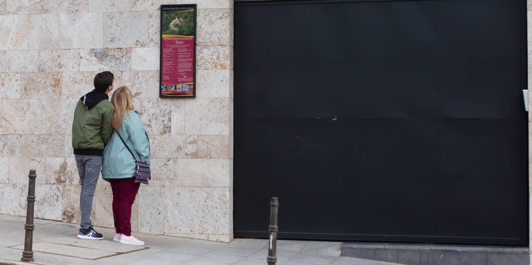 Muchos visitantes encontraron los monasterios cerrados.