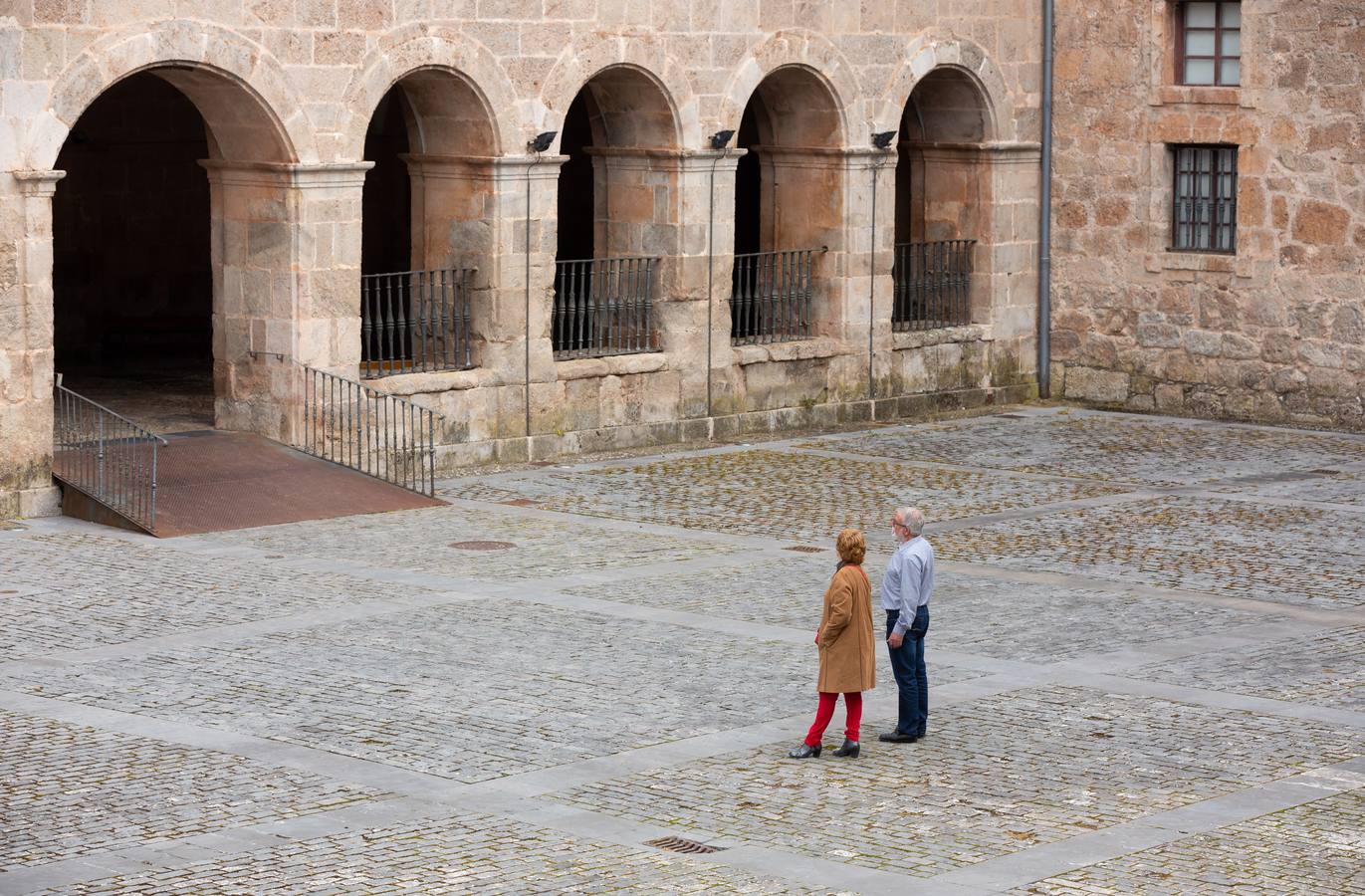 Muchos visitantes encontraron los monasterios cerrados.