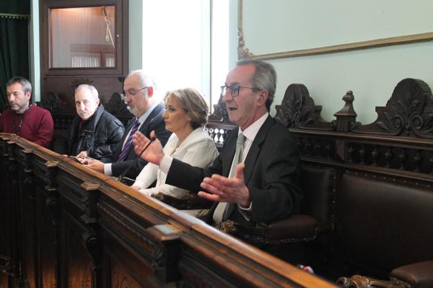 Alberto Olarte durante el pleno extraordinario celebrado el miércoles. :.