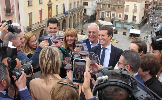 Casado brinda en Alfaro. 