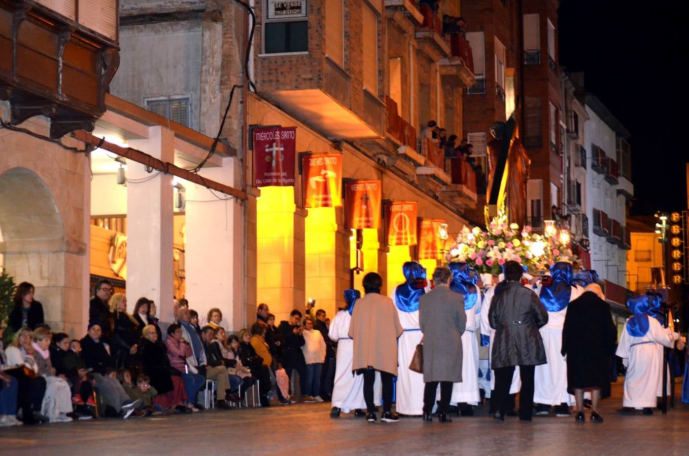 16 pasos de la cofradía de la Vera Cruz participiaron en la procesión.