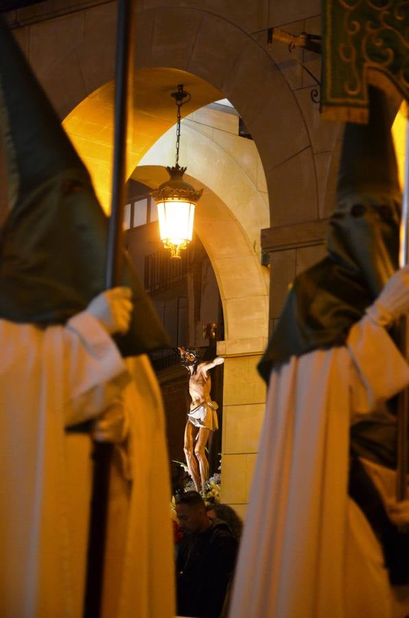 16 pasos de la cofradía de la Vera Cruz participiaron en la procesión.