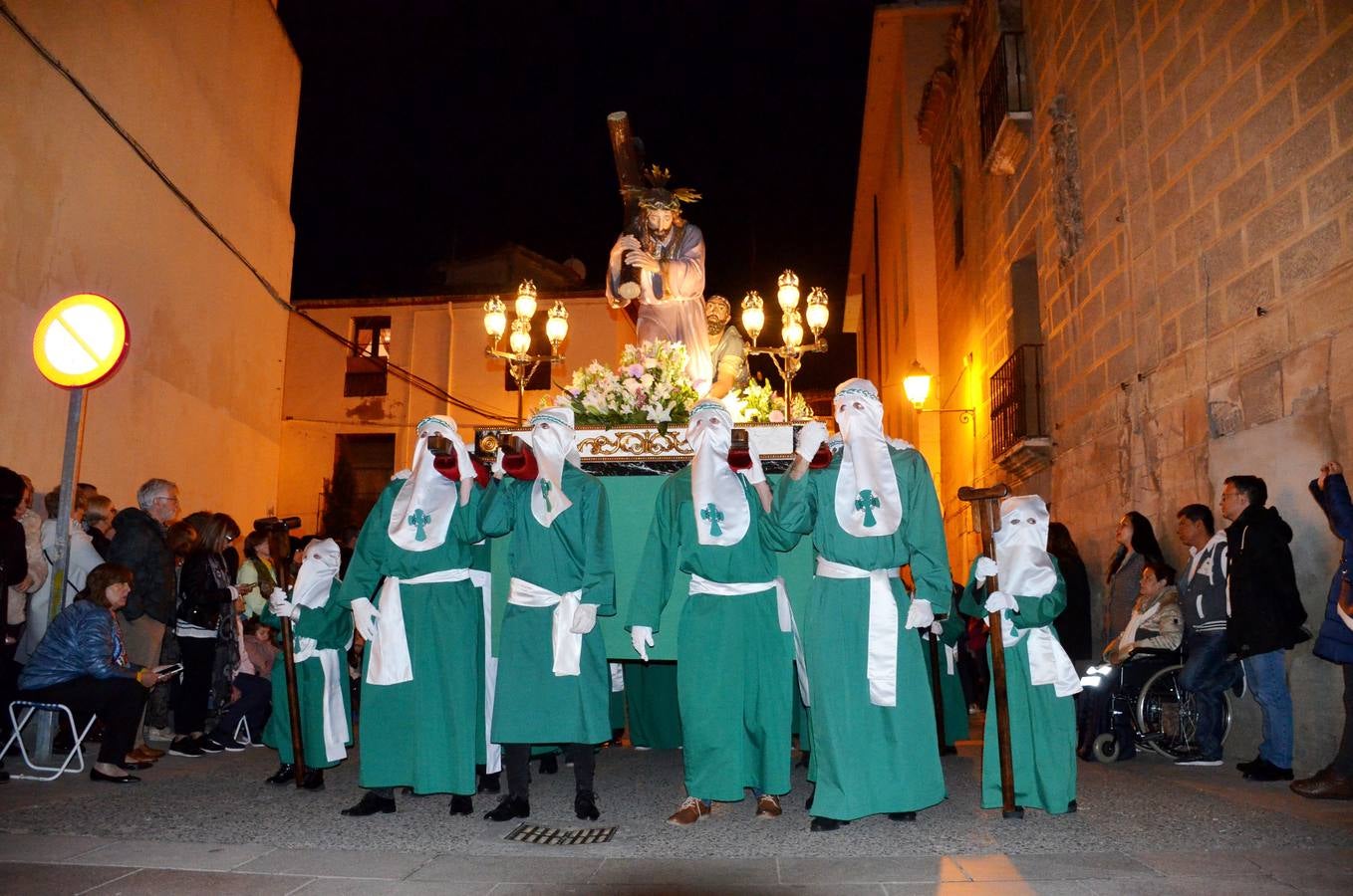 16 pasos de la cofradía de la Vera Cruz participiaron en la procesión.