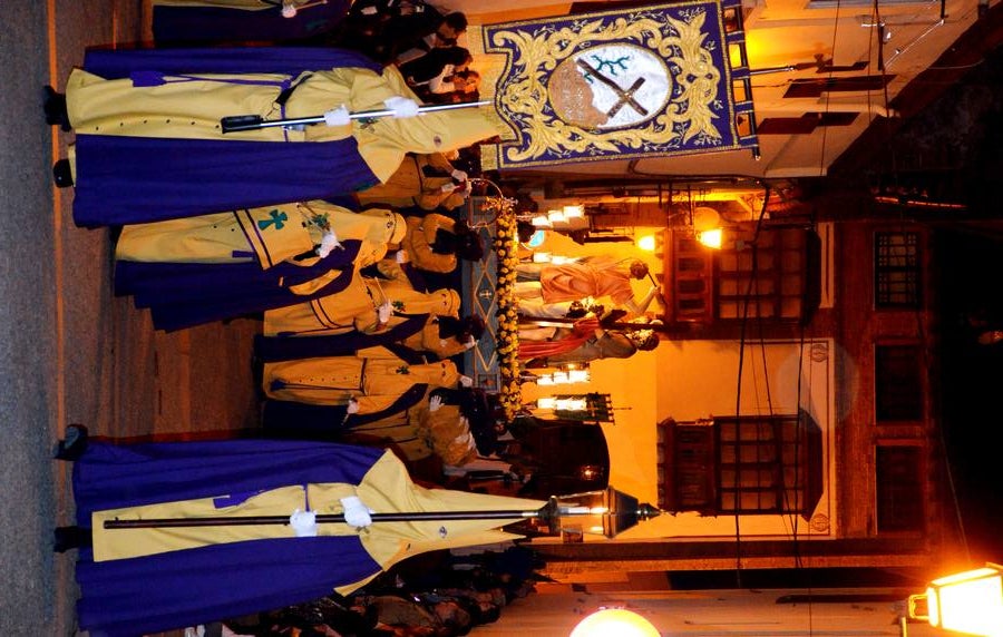 16 pasos de la cofradía de la Vera Cruz participiaron en la procesión.