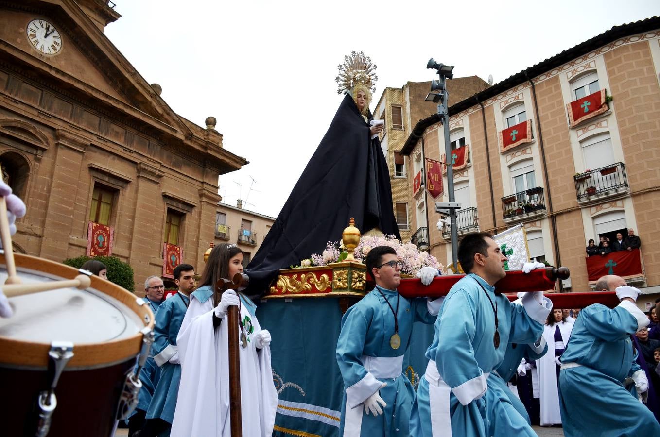 Fotos: Procesión del Cristo Resucitado en Calahorra