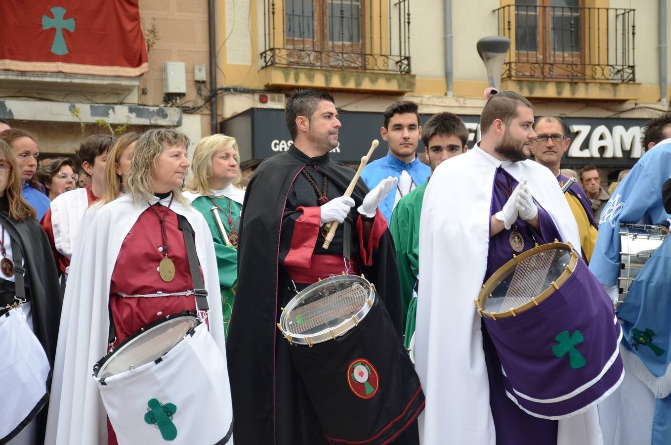 Fotos: Procesión del Cristo Resucitado en Calahorra