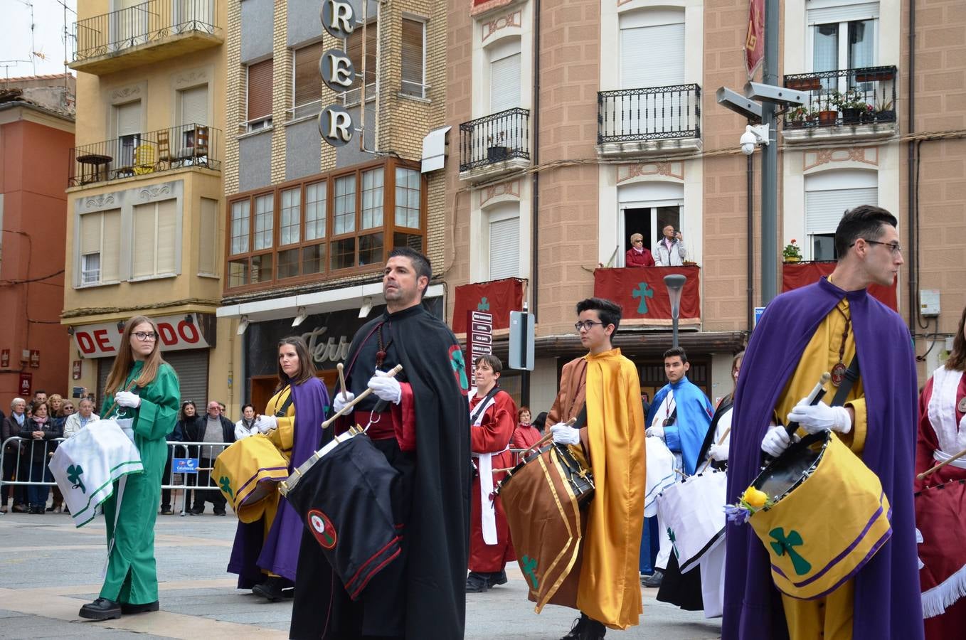Fotos: Procesión del Cristo Resucitado en Calahorra
