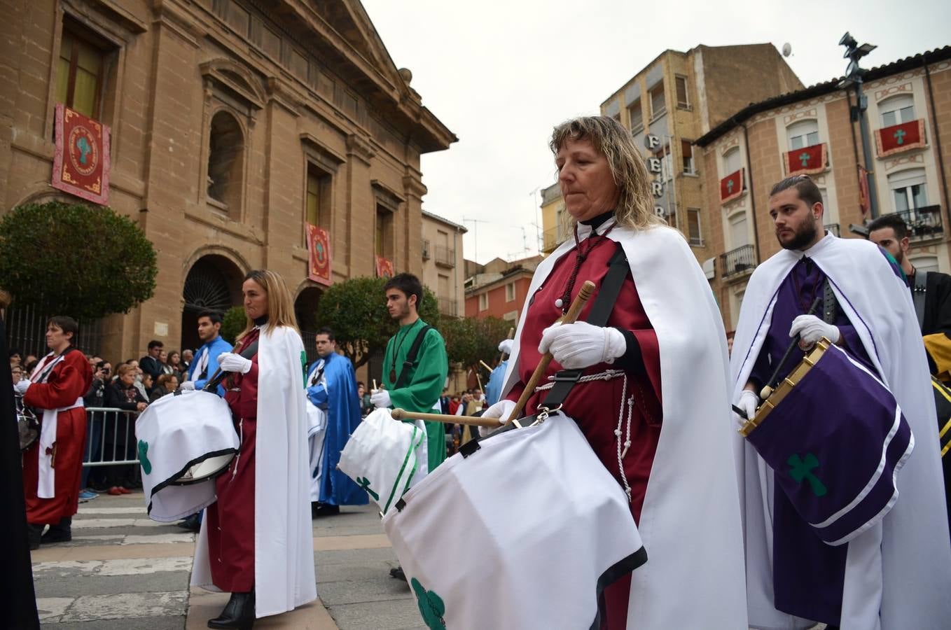Fotos: Procesión del Cristo Resucitado en Calahorra