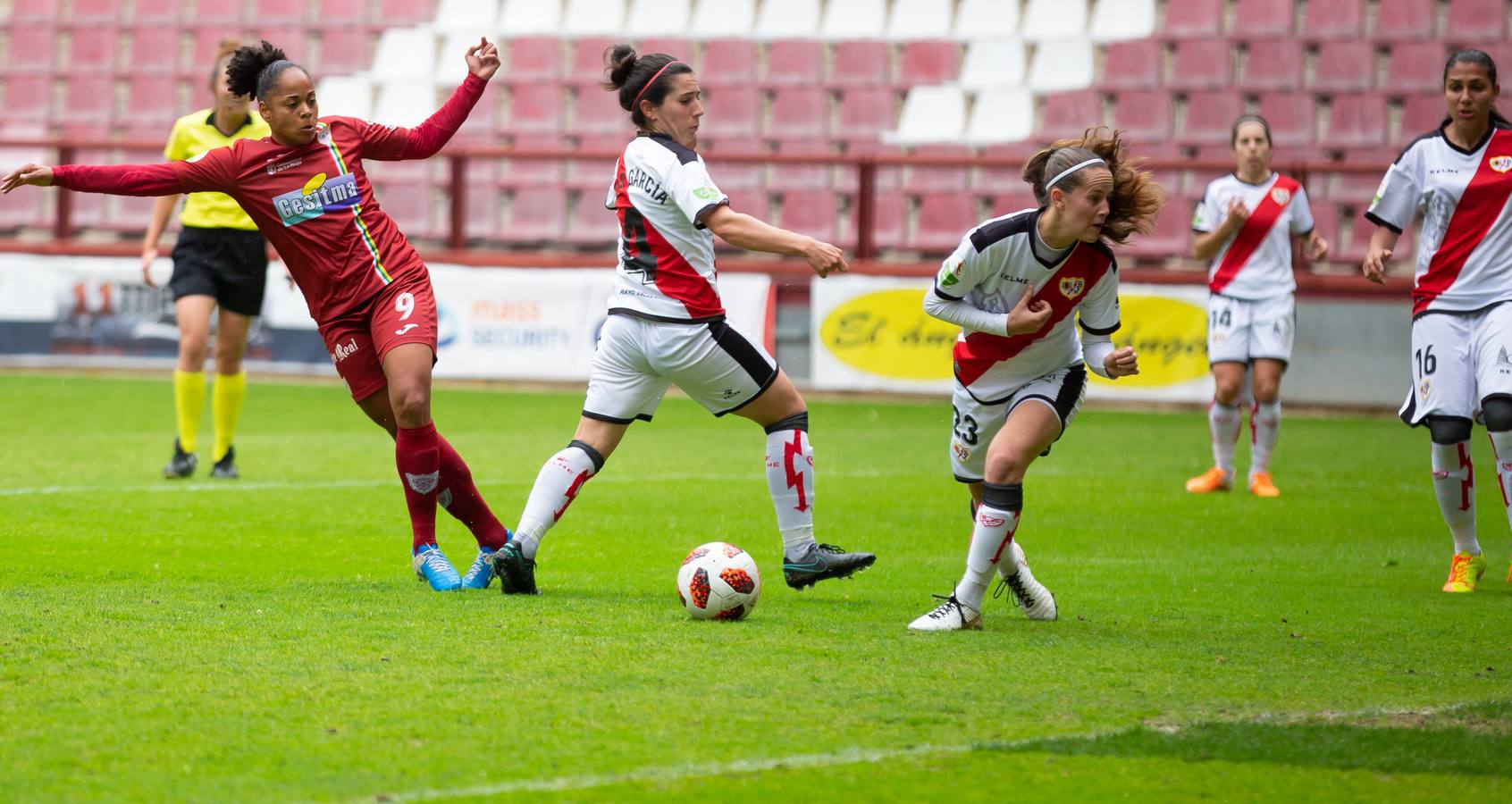 Fotos: Vital triunfo del EDF ante el Rayo (3-0)