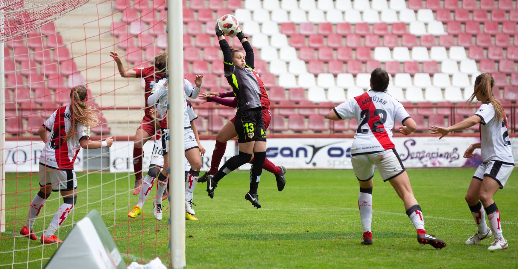 Fotos: Vital triunfo del EDF ante el Rayo (3-0)