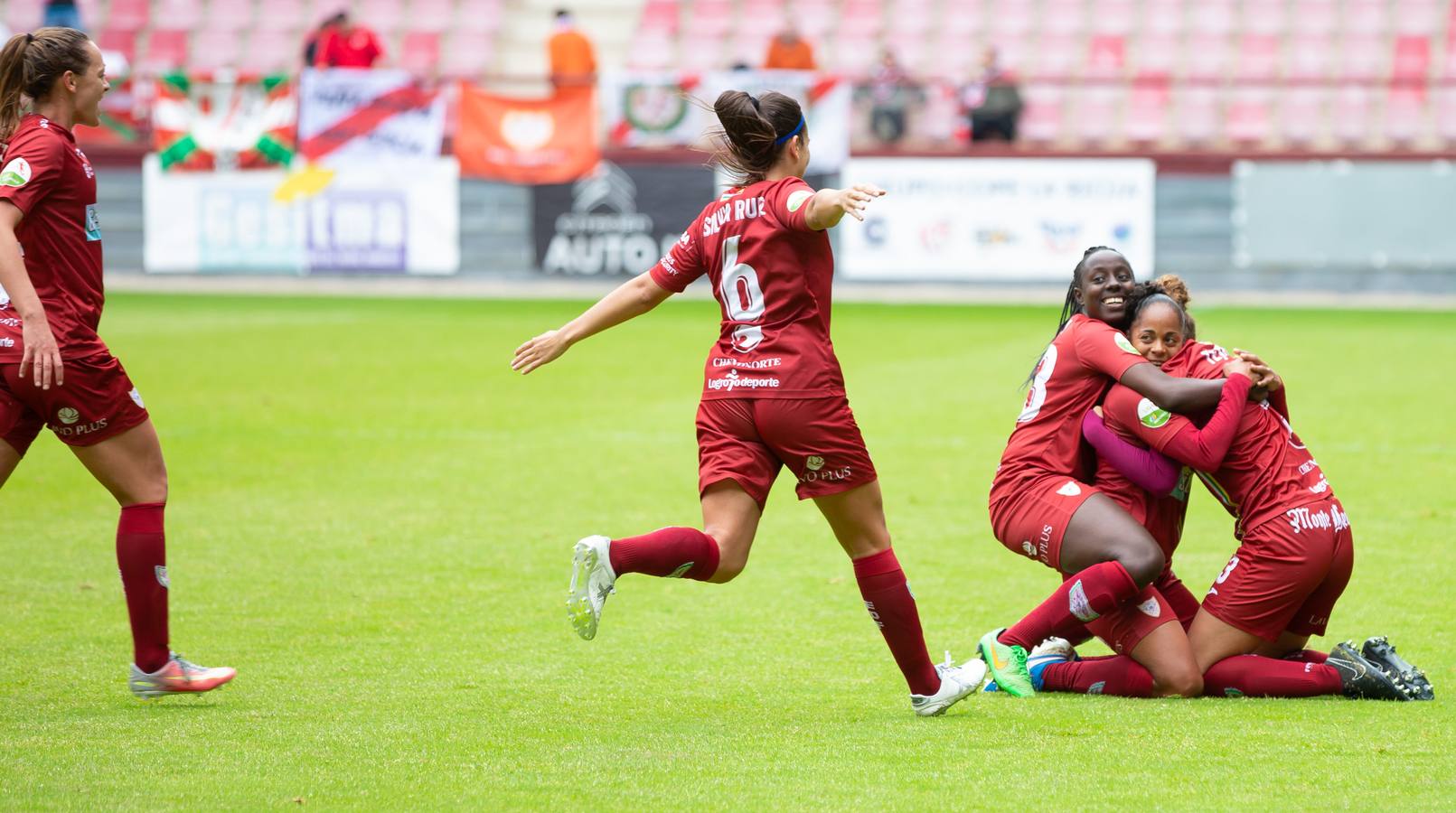 Fotos: Vital triunfo del EDF ante el Rayo (3-0)