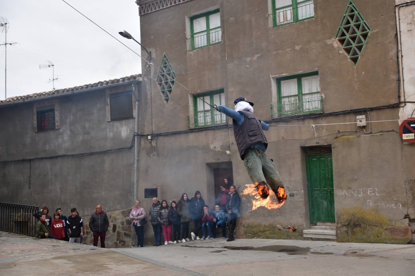 Fotos: Quema de Judas en El Redal, Valdeperillo y Cornago