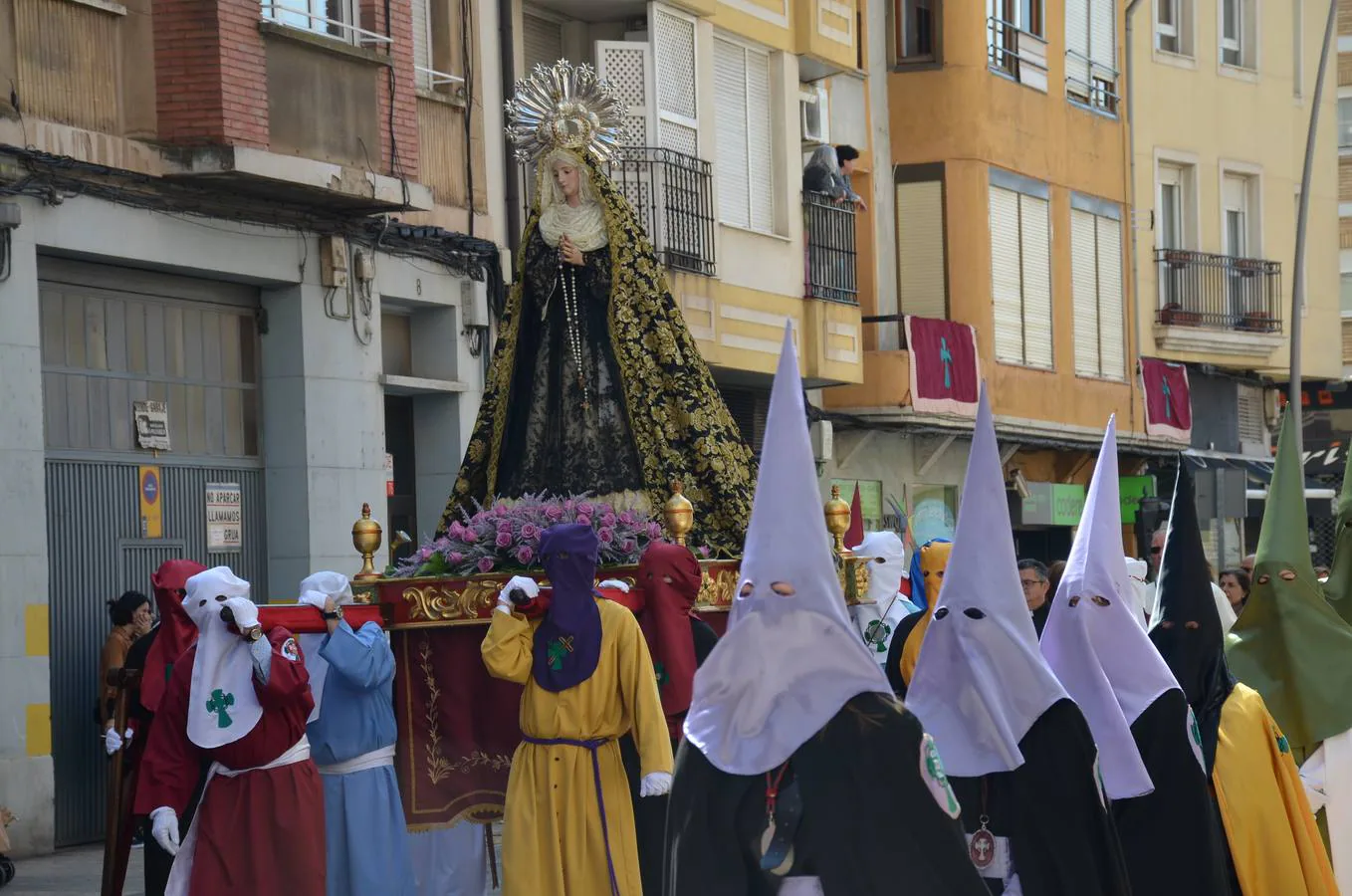 Fotos: Procesión de la Soledad de María en Calahorra