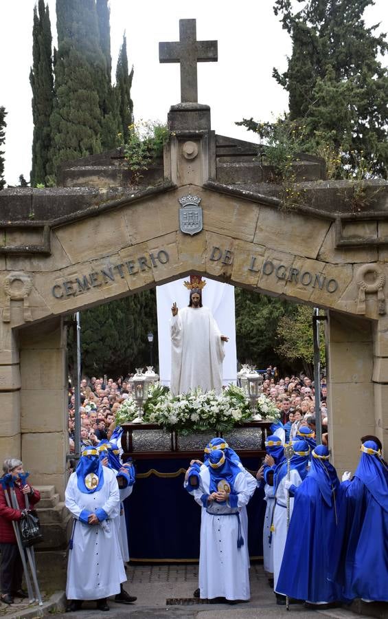 Fotos: Saetas y mucha emoción en la procesión del Santo Cristo Resucitado de Logroño