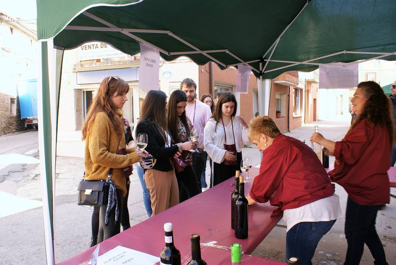 Feria de vinos y gastronomía en Uruñuela.