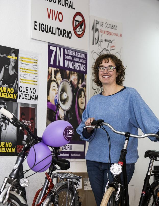 Edith Pérez, cabeza de cartel de Unidas Podemos al Congreso por La Rioja, en la sede. :: justo rodríguez