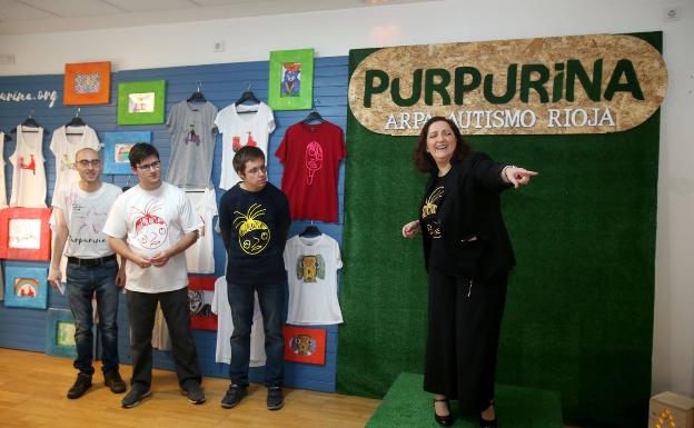 Imagen principal - Los protagonistas del proyecto Purpurina y algunos de sus productos. 
