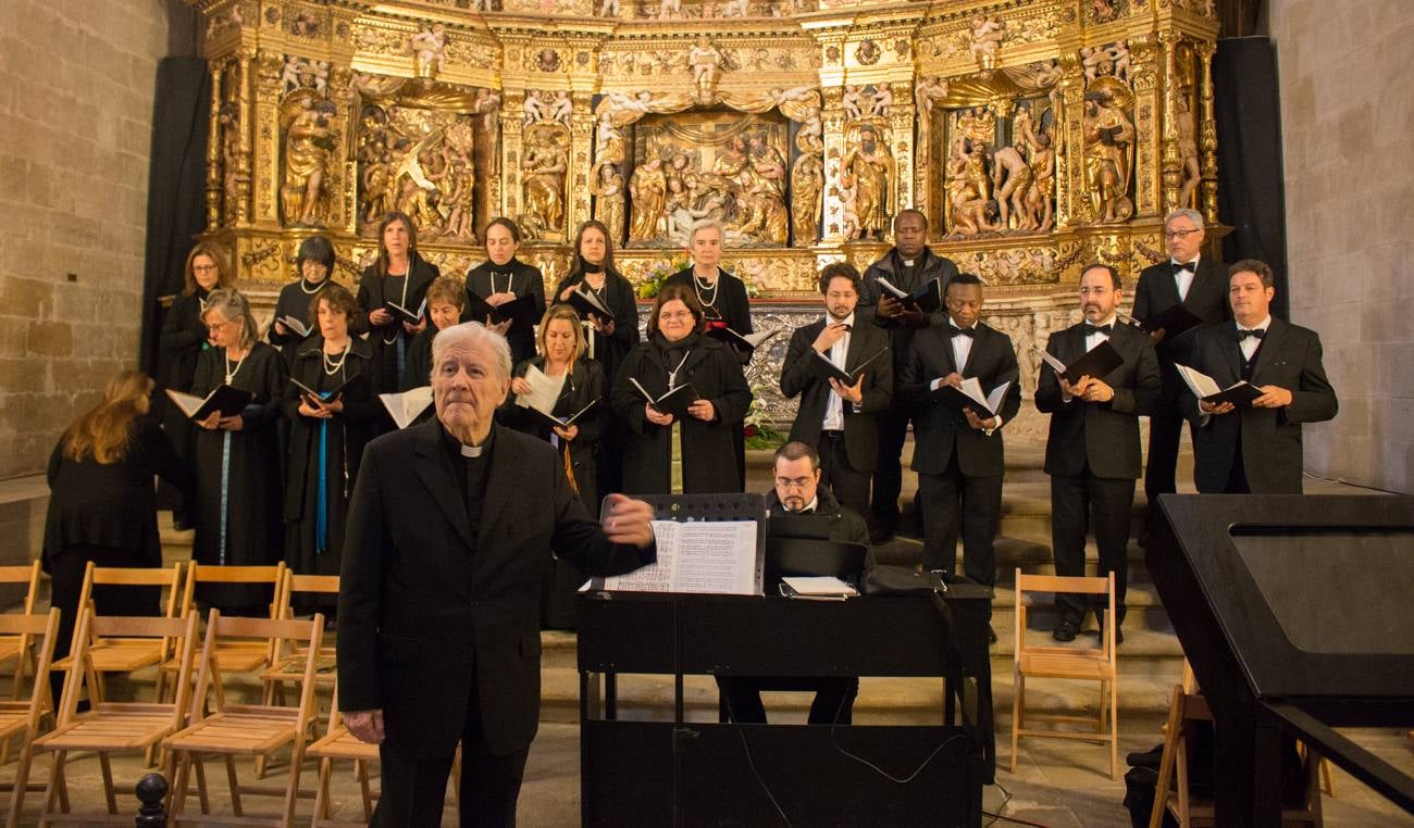 El cardenal Ricardo Blázquez y el obispo Carlos Escribano presidieron la inauguración del Año Jubilar y la apertura de la puerta del Perdón.