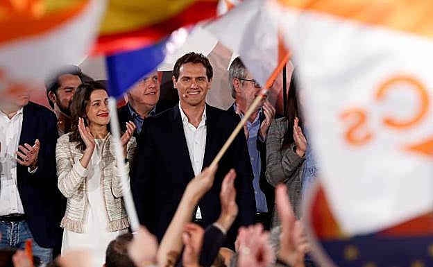 Albert Rivera, líder de Ciudadanos, junto a sus fieles colaboradores. 