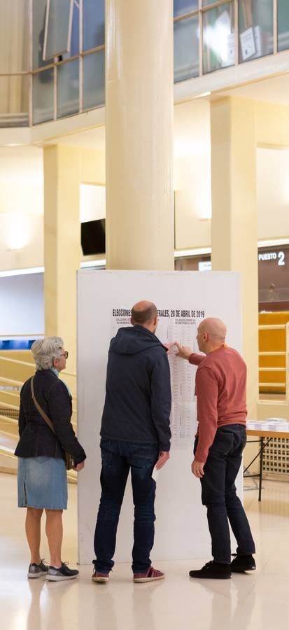 Elecciones generales en La Rioja: fotos de la mesa electoral del Ayuntamiento