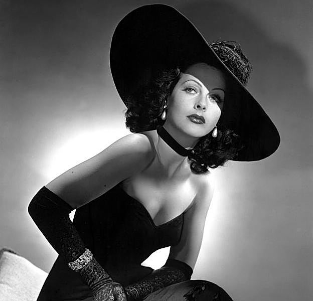 Hedy Lamarr, vestida para la película 'For The Heavenly Body', en 1944.