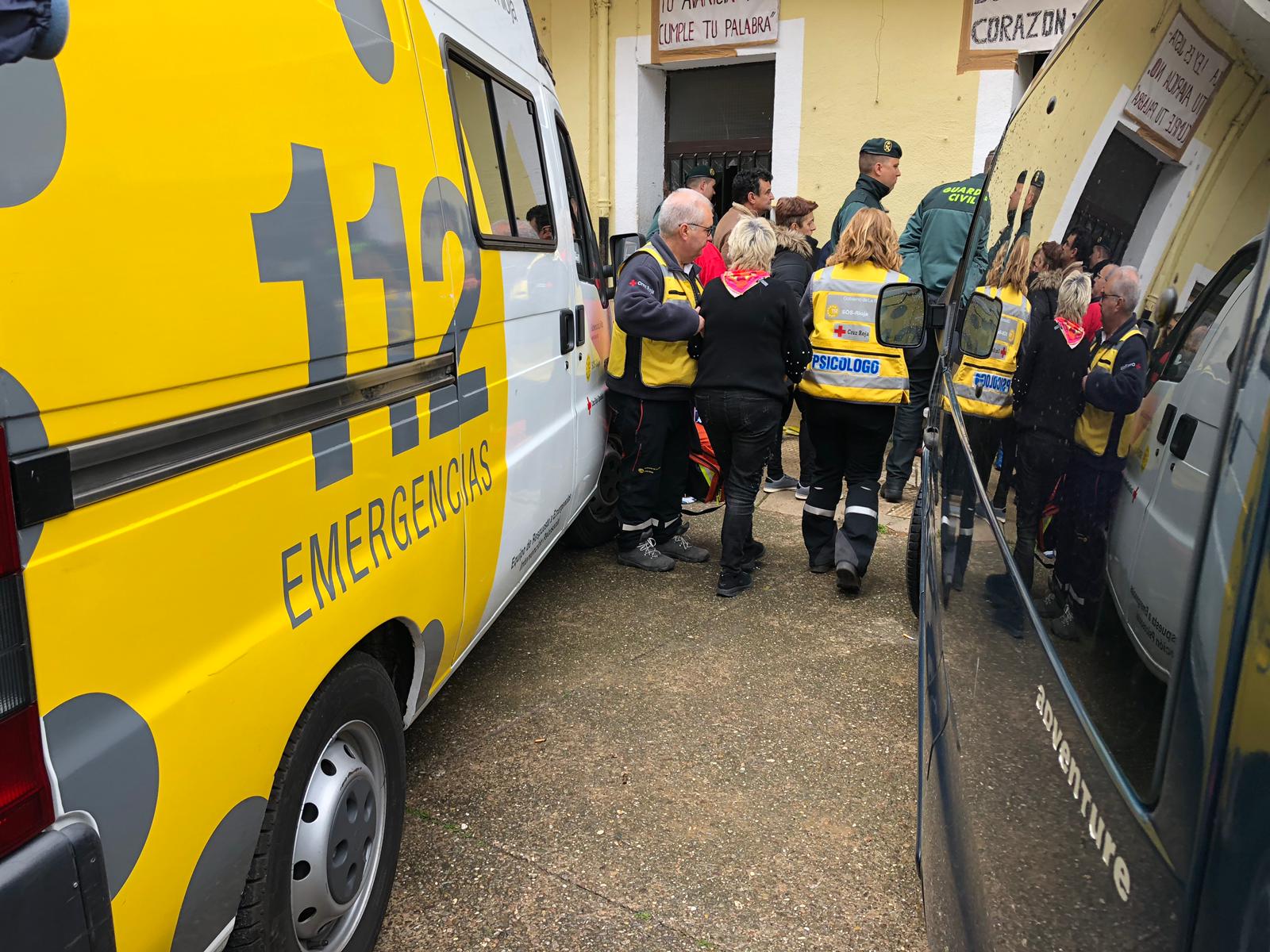 Pablo y Remedios han sido atendidos por los sanitarios tras acceder a salir de la casa