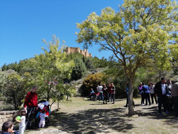 Romeros, con el castillo de Davalillo al fondo.