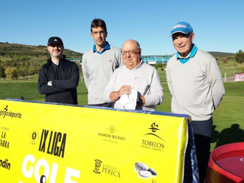 Los jugadores posaron un momento antes de comenzar el juego.