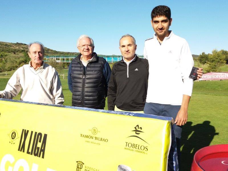 Los jugadores posaron un momento antes de comenzar el juego.