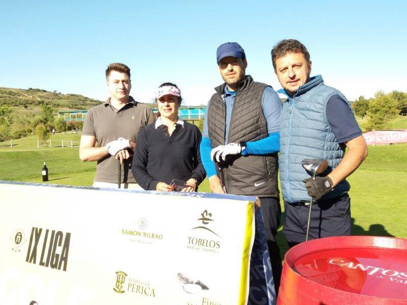 Los jugadores posaron un momento antes de comenzar el juego.