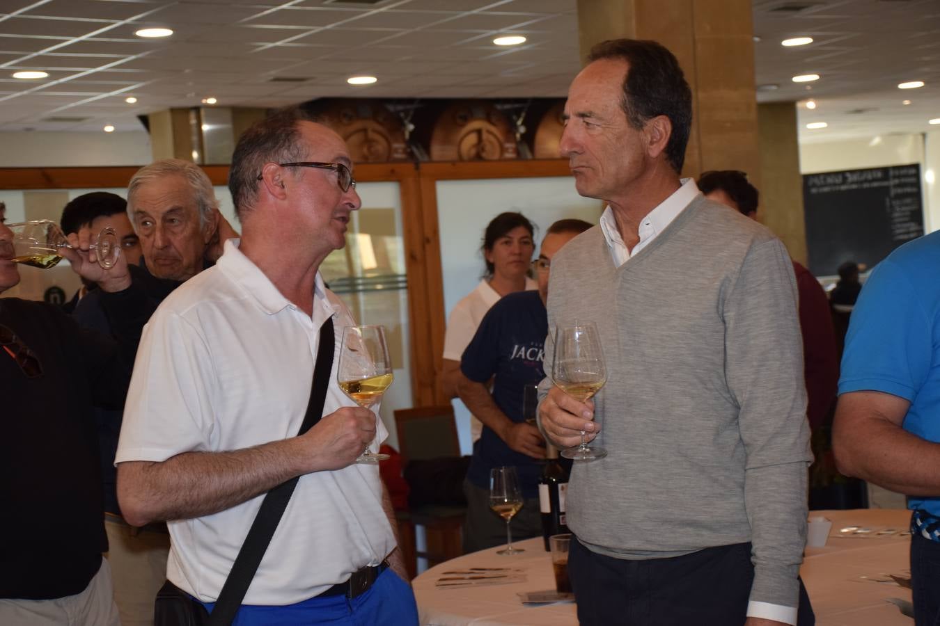 Los participantes en el Torneo Finca Valpiedra, de la Liga de Golf y Vino, disfrutaron de una cata de vinos de la bodega.