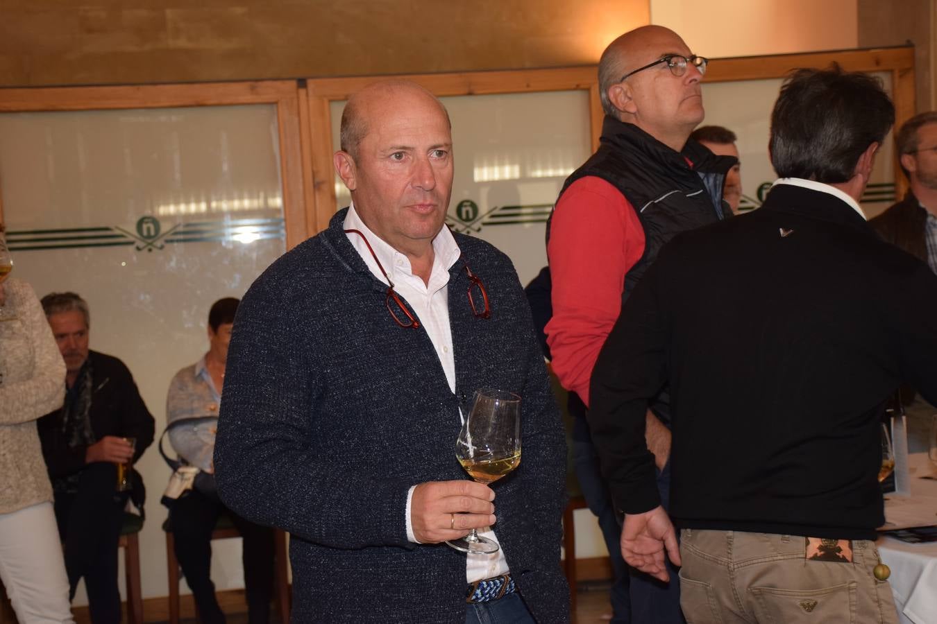 Los participantes en el Torneo Finca Valpiedra, de la Liga de Golf y Vino, disfrutaron de una cata de vinos de la bodega.