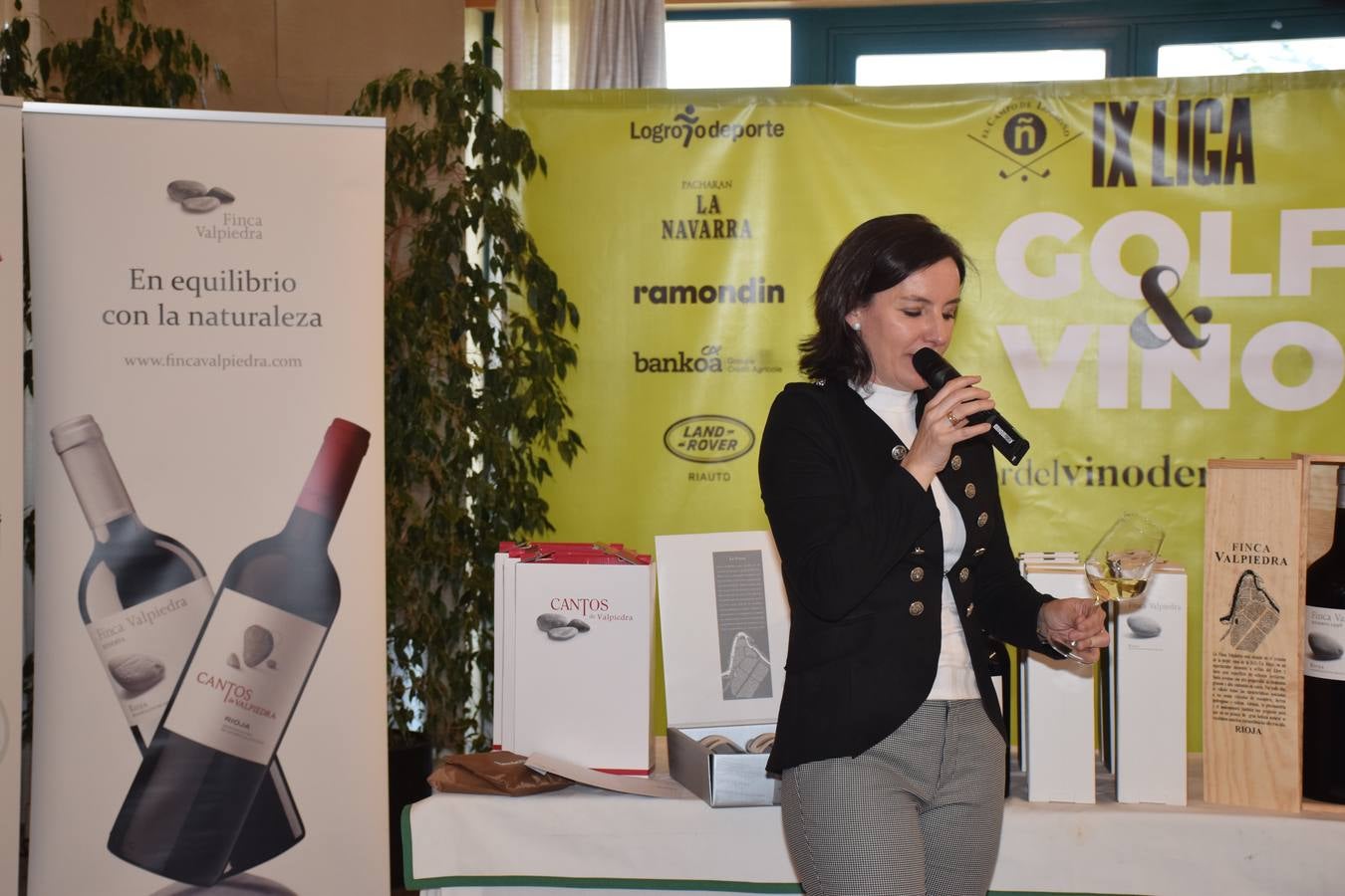 Los participantes en el Torneo Finca Valpiedra, de la Liga de Golf y Vino, disfrutaron de una cata de vinos de la bodega.