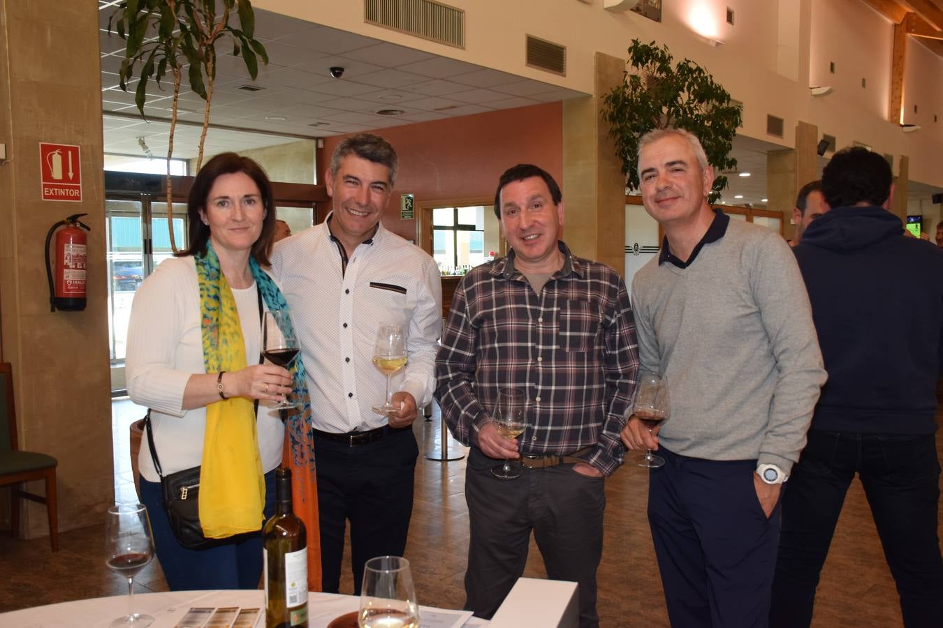 Los participantes en el Torneo Finca Valpiedra, de la Liga de Golf y Vino, disfrutaron de una cata de vinos de la bodega.