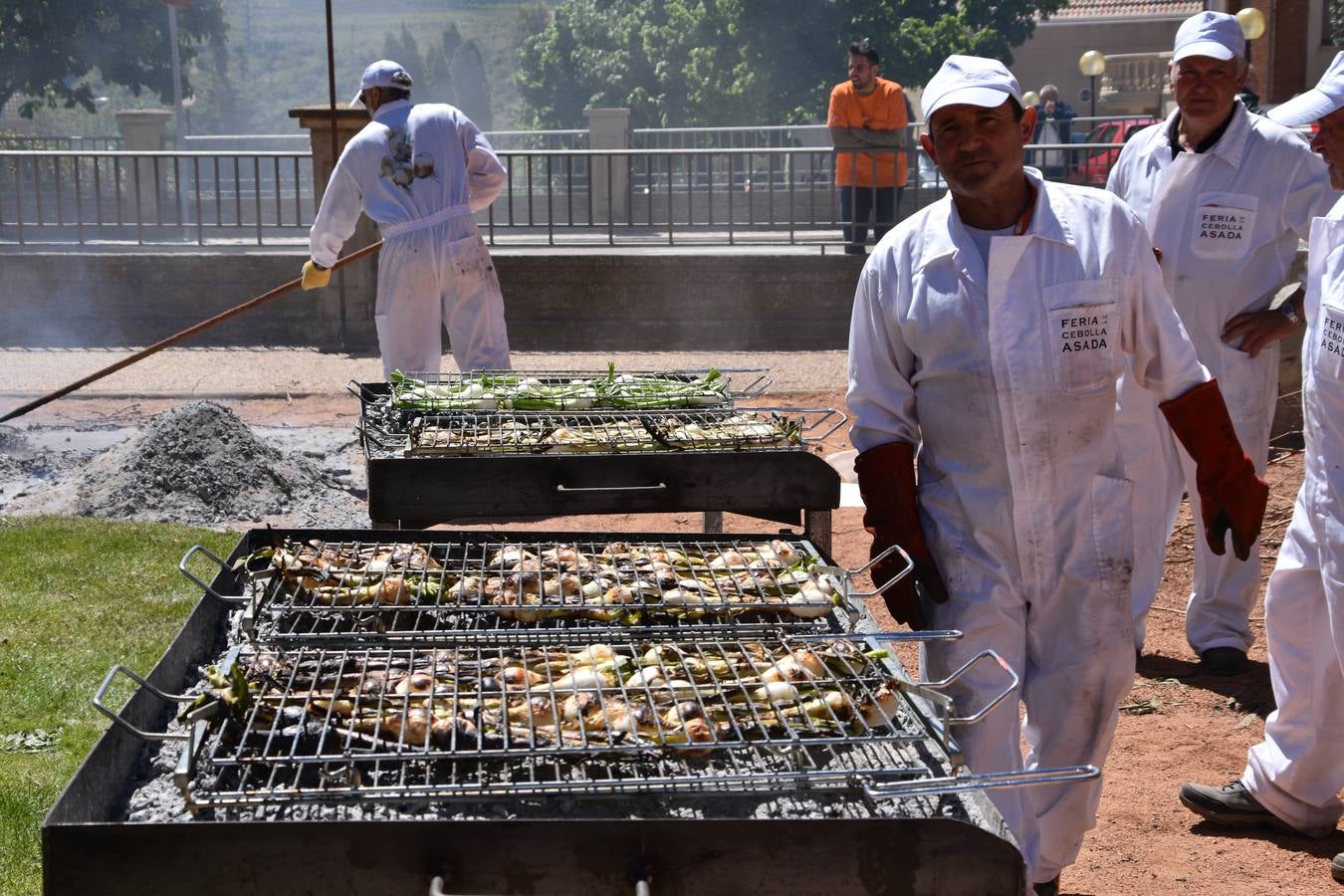 Fotos: III feria de la cebolla asada de Herce