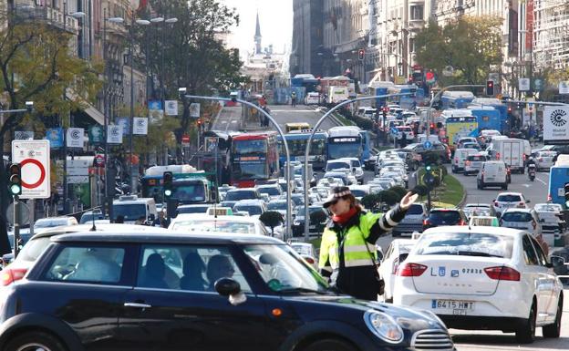 Atasco en los accesos a Madrid Central.