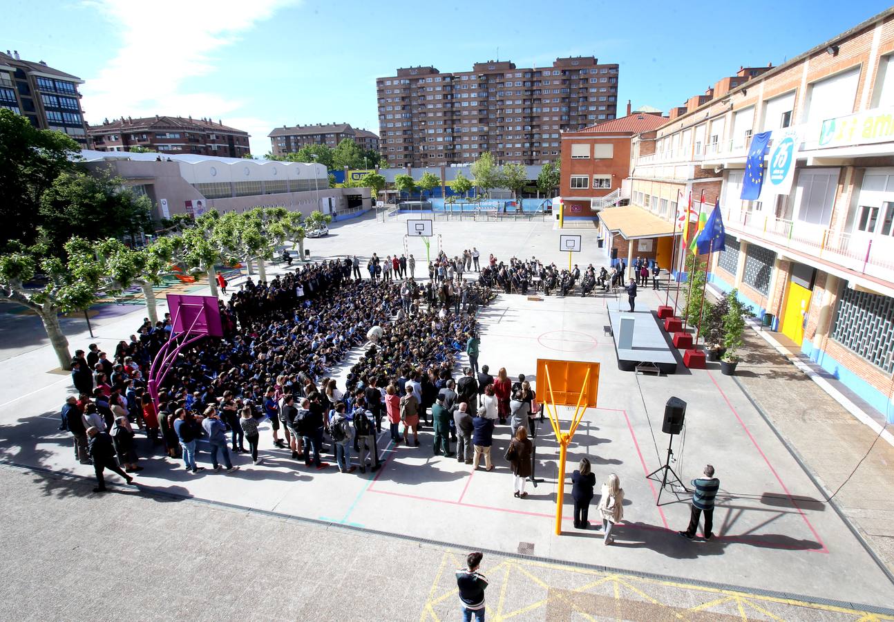 El colegio Escolapias-Sotilllo de Logroño ha sido galardonado con la Estrella de Europa 2019 por introducir la dimensión europea en todas las etapas educativas.