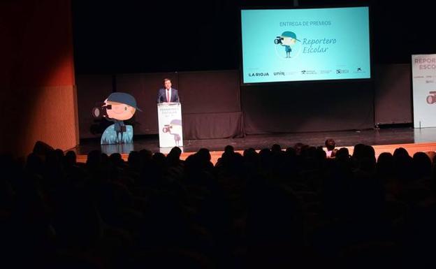 «Los alumnos aprenden a ser lectores críticos y eso les hace más libres»