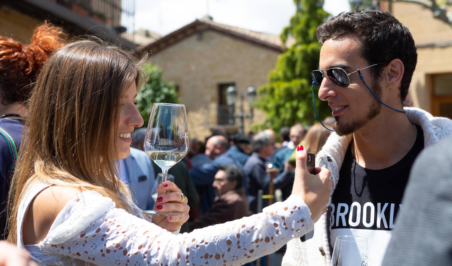 Elciego acogió la tercera edición del Día Movimiento DO con música, gastronomía y un brindis colectivo pcon vino de Rioja