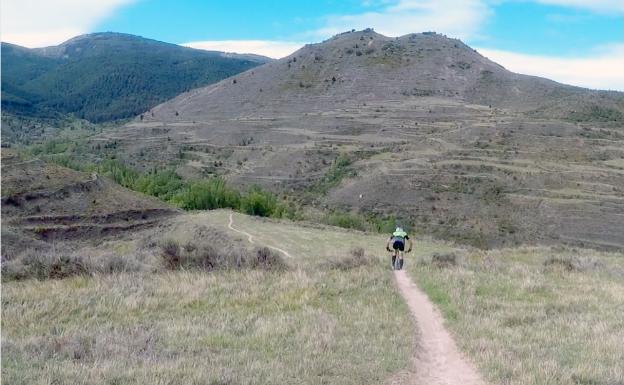 Senda del Corral, en Nalda