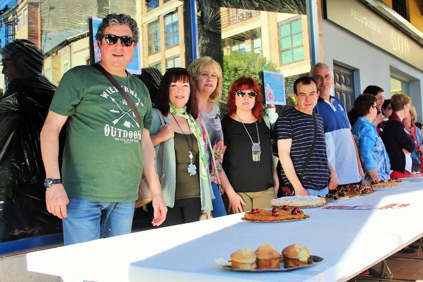 Y Villamediana sigue disfrutando de sus fiestas a la espera de honrar a San Isidro este miércoles. El buen tiempo también ayuda a que el ambiente sea fantástico. Dulces y ajedrez amenizaron a artistas de la cocina y de los tableros.