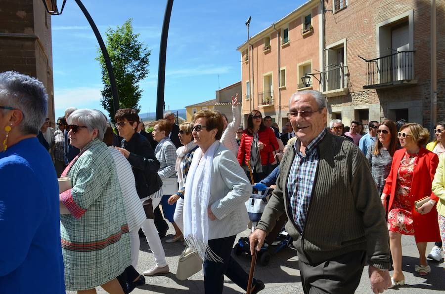 Fervor y tradición durante el recorrido de la imagen de San Isidro Labrador por las calles de Calahorra,, patrón de los agricultores 