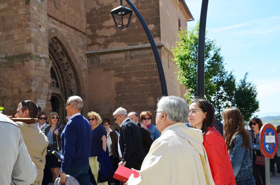 Fervor y tradición durante el recorrido de la imagen de San Isidro Labrador por las calles de Calahorra,, patrón de los agricultores 