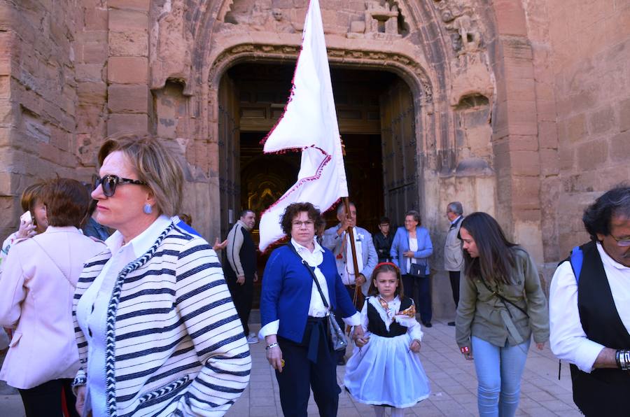 Fervor y tradición durante el recorrido de la imagen de San Isidro Labrador por las calles de Calahorra,, patrón de los agricultores 