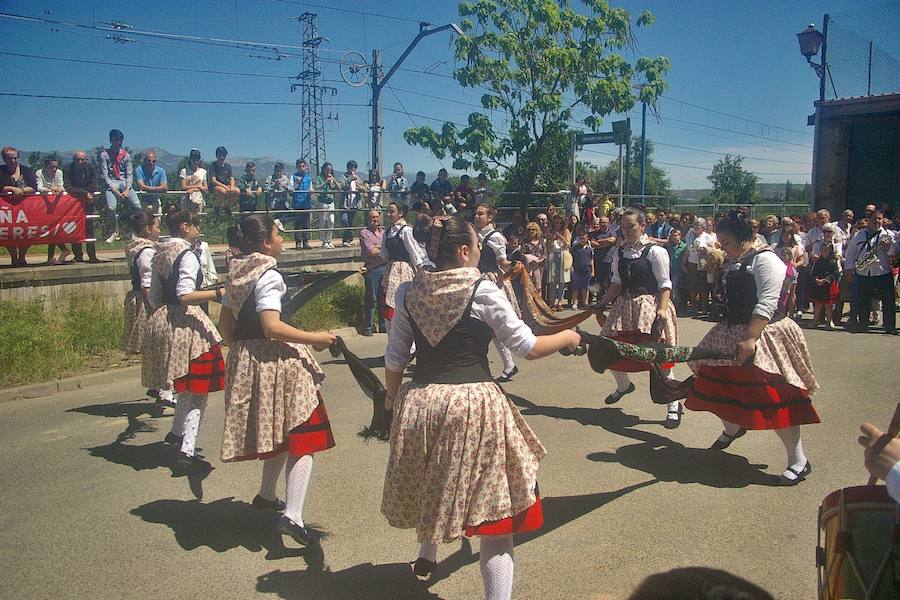 Los agricultores comenzaron honrando a su patrón de víspera con 'La Charma´', no faltó la misa en honor al santo y posterior procesión, así como la bendición de los campos y las danzas en varios sitios del recorrido