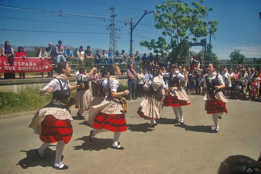 Los agricultores comenzaron honrando a su patrón de víspera con 'La Charma´', no faltó la misa en honor al santo y posterior procesión, así como la bendición de los campos y las danzas en varios sitios del recorrido